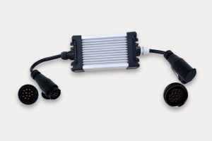 LED CONTROL BOX ALU SMART 13 12V Электронный модуль SMART в алюминиевом корпусе, поддерживающий надлежащее функционирование светодиодного освещения 12V с разъемом и гнездом 13 PIN и проводом длиной 2,5 м.